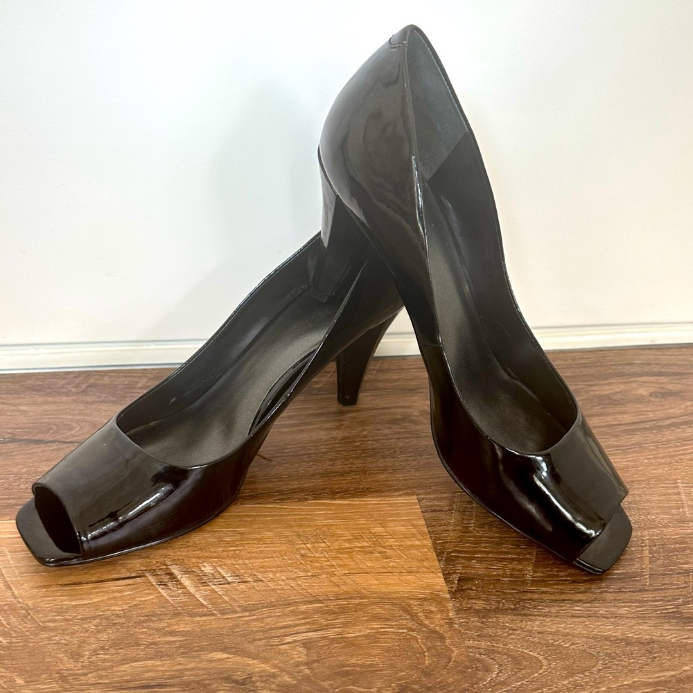 NWT- Nine West Black Patton moniker square peep toe